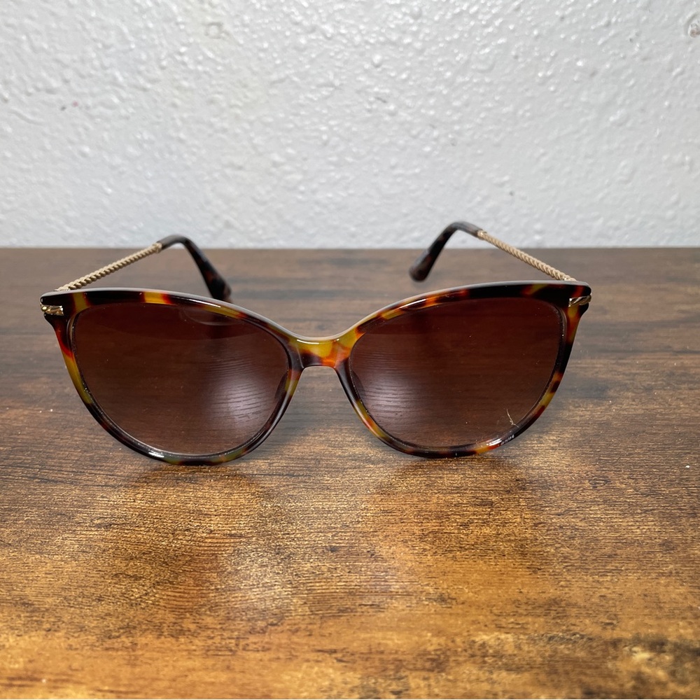 Foster Grant women’s Tortoise Shell Sunglasses with Gold arms - Picture 5 of 8